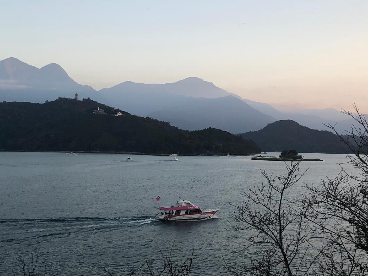 Sun Moon Lake Long Xing Homestay Ючи Екстериор снимка